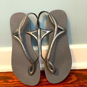 Havaianas thong sandals